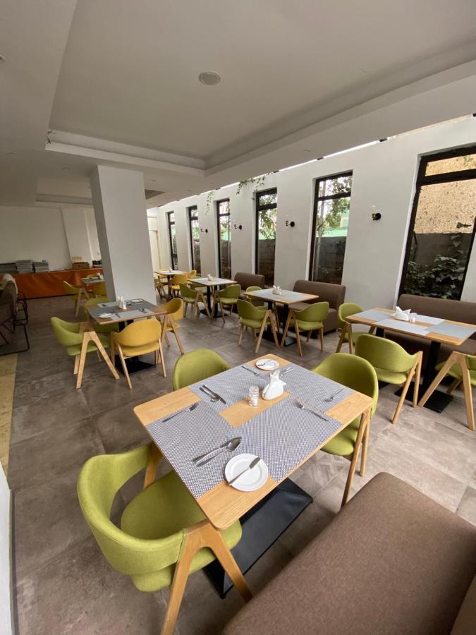 Cot Hotel Адис Абеба Екстериор снимка