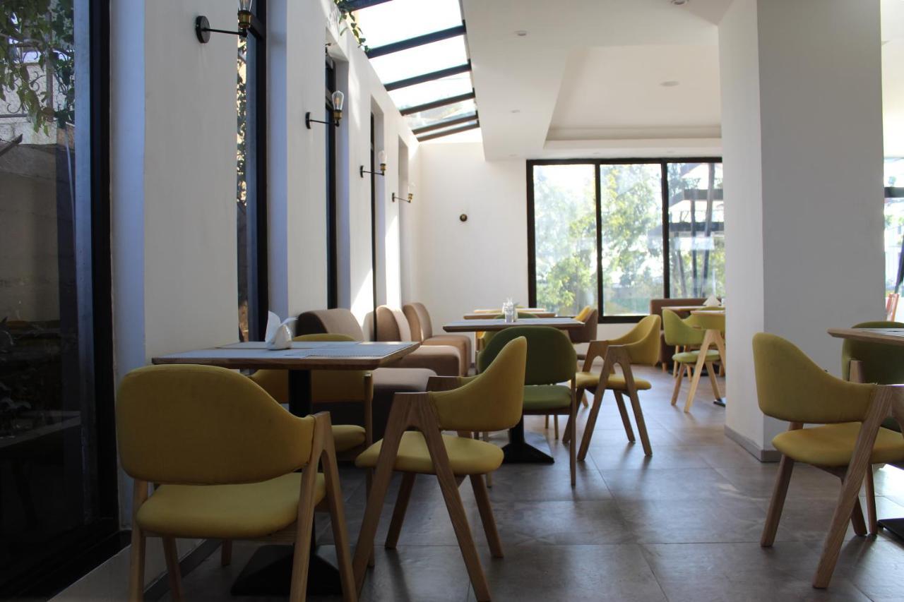 Cot Hotel Адис Абеба Екстериор снимка