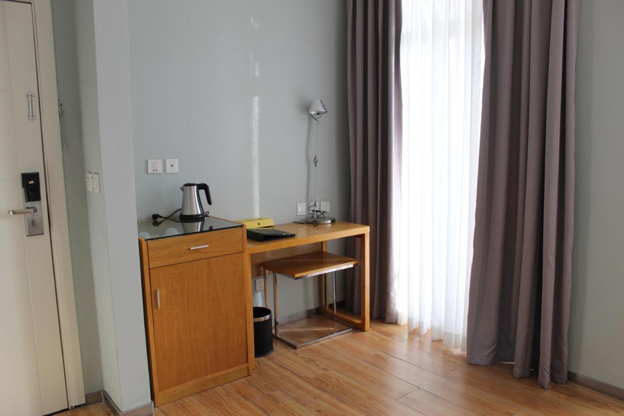 Cot Hotel Адис Абеба Екстериор снимка