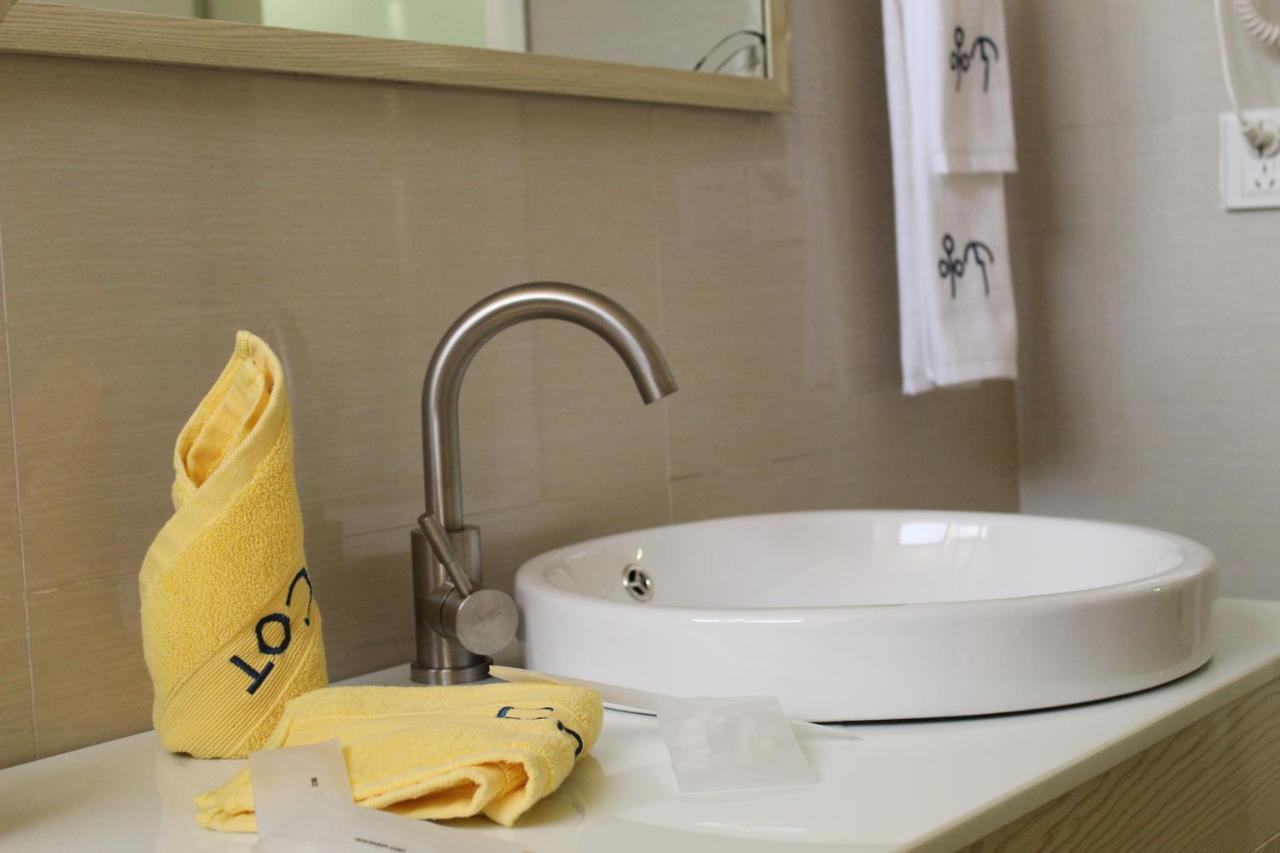 Cot Hotel Адис Абеба Екстериор снимка