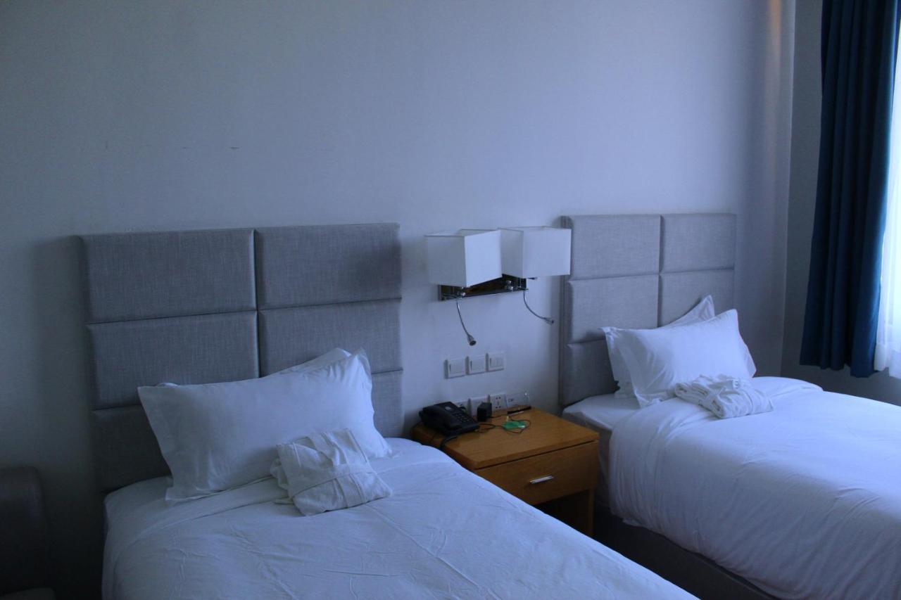 Cot Hotel Адис Абеба Екстериор снимка