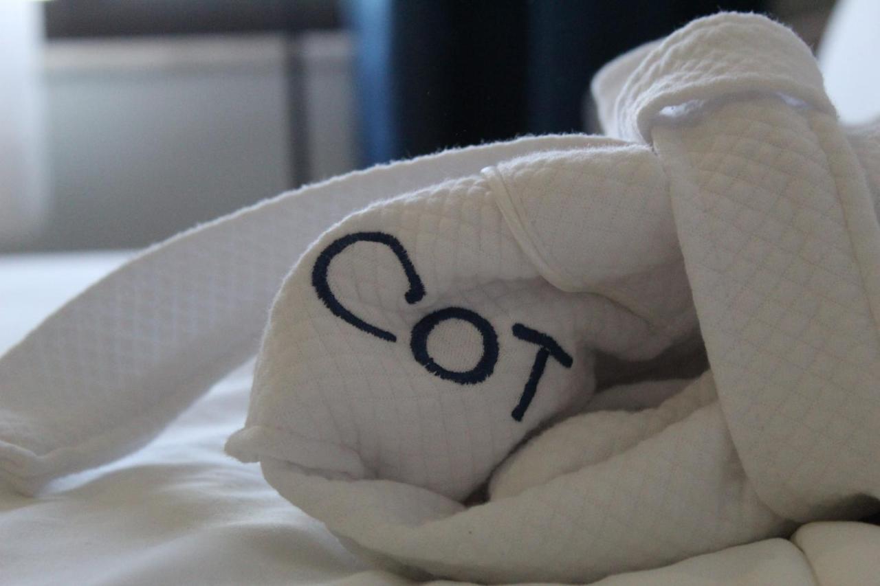 Cot Hotel Адис Абеба Екстериор снимка