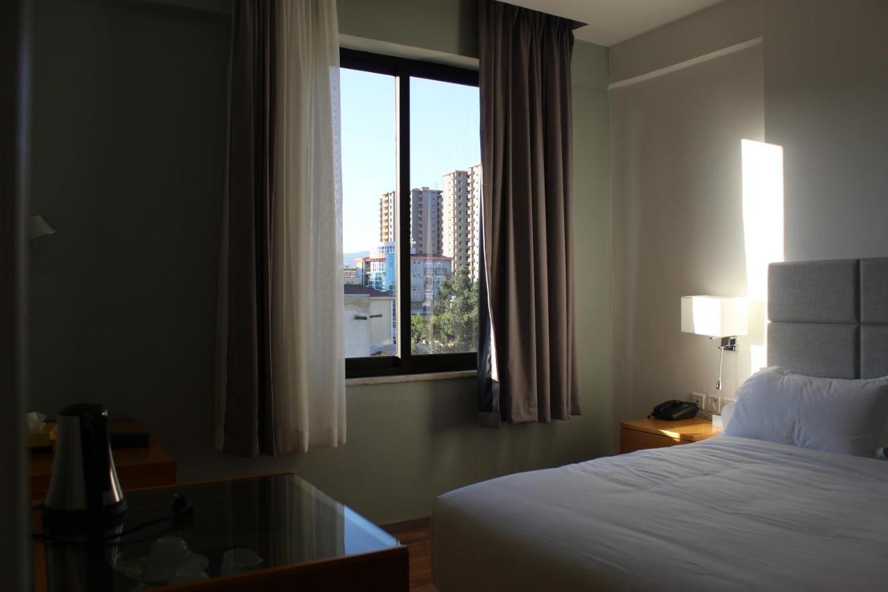 Cot Hotel Адис Абеба Екстериор снимка